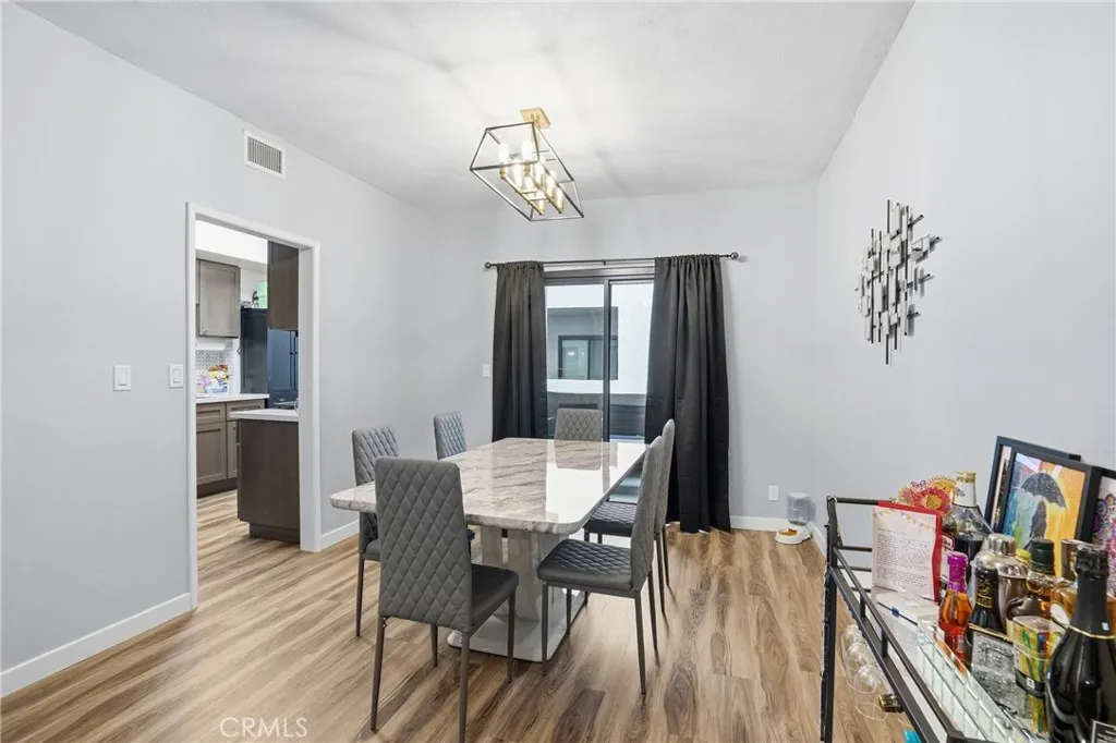 6540 Hayvenhurst Avenue 3, Lake Balboa, California 91406 home-pic-12